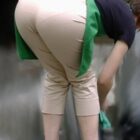 32歳奥様が服を着たままでヒップラインをモロ見せしてる画像をうｐ[12枚]