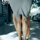 尻も胸もムチっとした美女がヒップラインをモロ見せしてる画像、コレは勃起するわｗ[32枚]