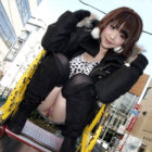 女がしゃがんで油断して下着がみえてる画像、勃起まで６秒ですわ[45枚]