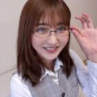 神メガネOL 大槻ひびき 眼鏡OLスーツの美脚を包んだ生ナマしいパンストを完全着衣でムレた足裏からつま先を味わい尽くす！時には顔騎や足コキ、時にはお尻にコスってぶっかけとやりたい放題！発情させられた女の変態調教絶頂プレイを楽しむフェチAV