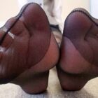 神メガネOL 水谷あおい 眼鏡OLスーツの美脚を包んだ生ナマしいパンストを完全着衣でムレた足裏からつま先を味わい尽くす！時には顔騎や足コキ、時にはお尻にコスってぶっかけとやりたい放題！発情させられた女の変態調教絶頂プレイを楽しむフェチAV