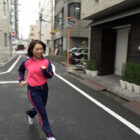 美女の足裏をふやけるまで舐めたい！八乃つばさ