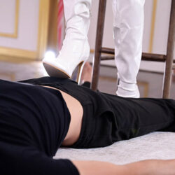 スレンダーセクシーなイケてるレースクイーン！憧れのイケコス脱がずに着衣SEX！！ 笹倉彩